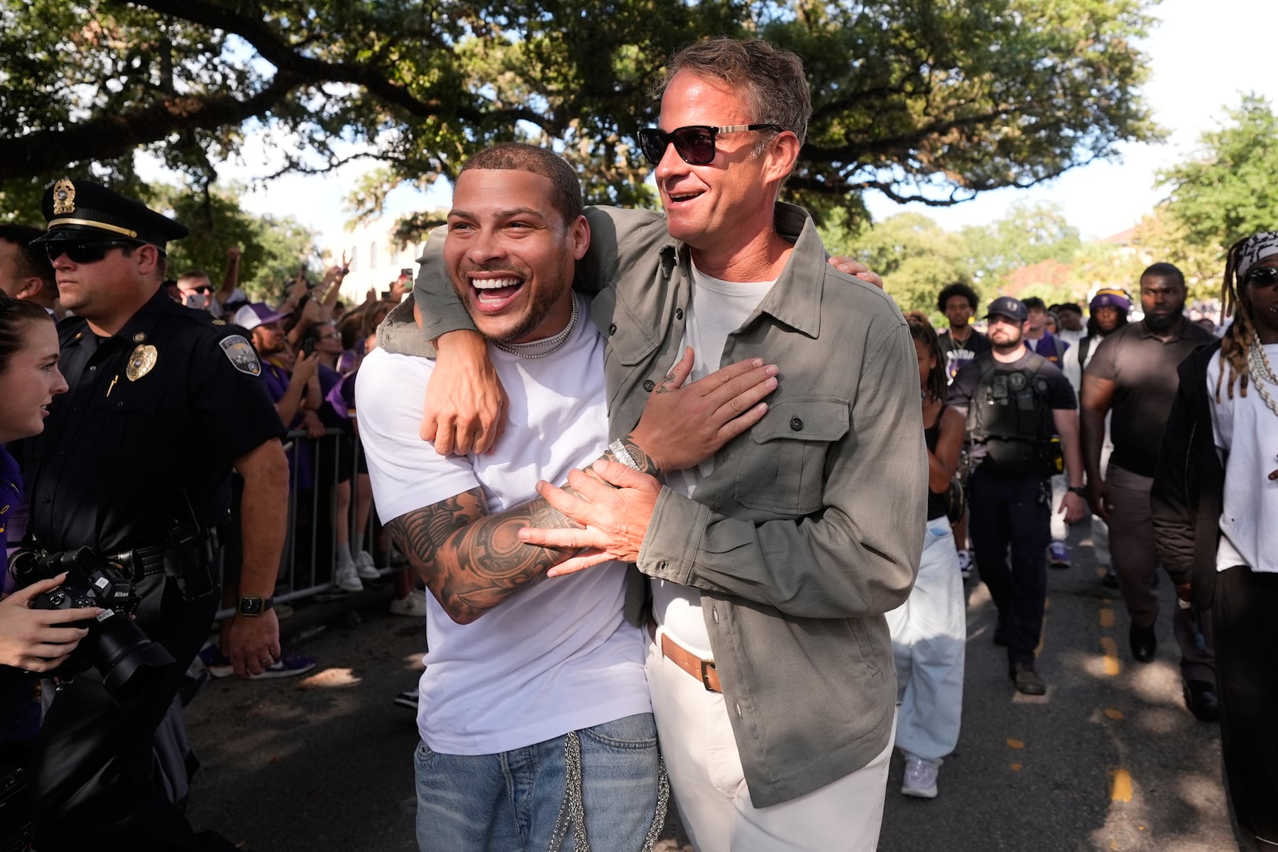 Look who’s walking with Kiffin into Tiger Stadium this time