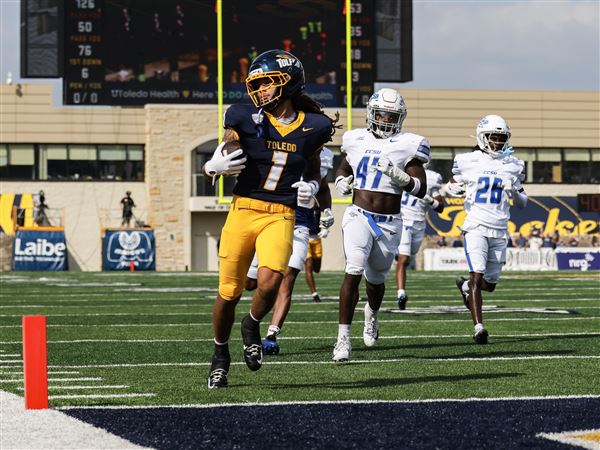 Mike Jacobs gets 1st win at Toledo with 63-10 blowout of Central Connecticut State