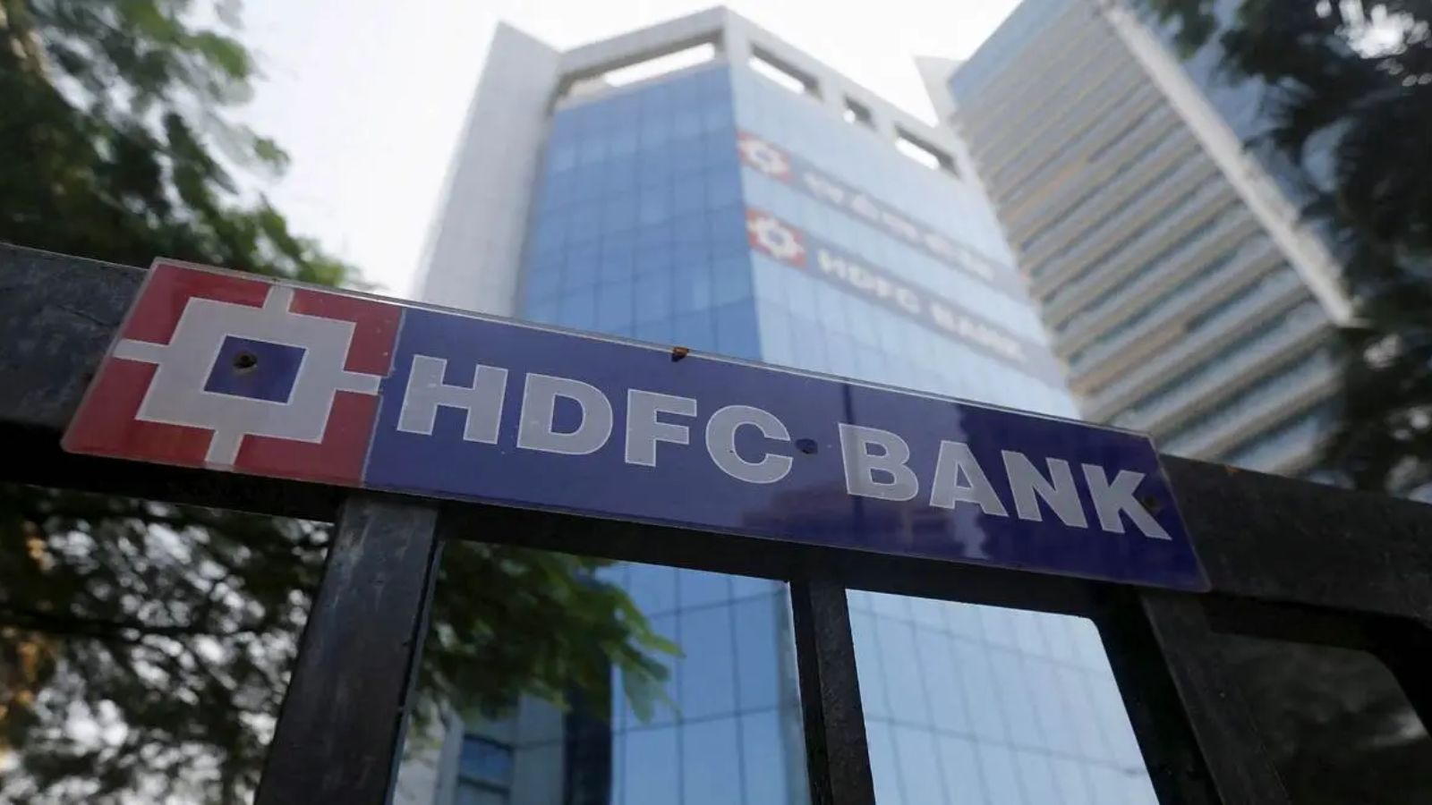 HDFC Bank recommends two candidates for MD & CEO, proposes two ED appointments