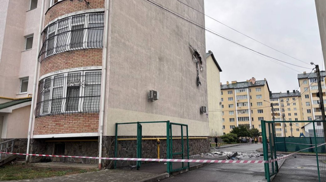Russian attack causes damage to buildings in Lviv Oblast – video