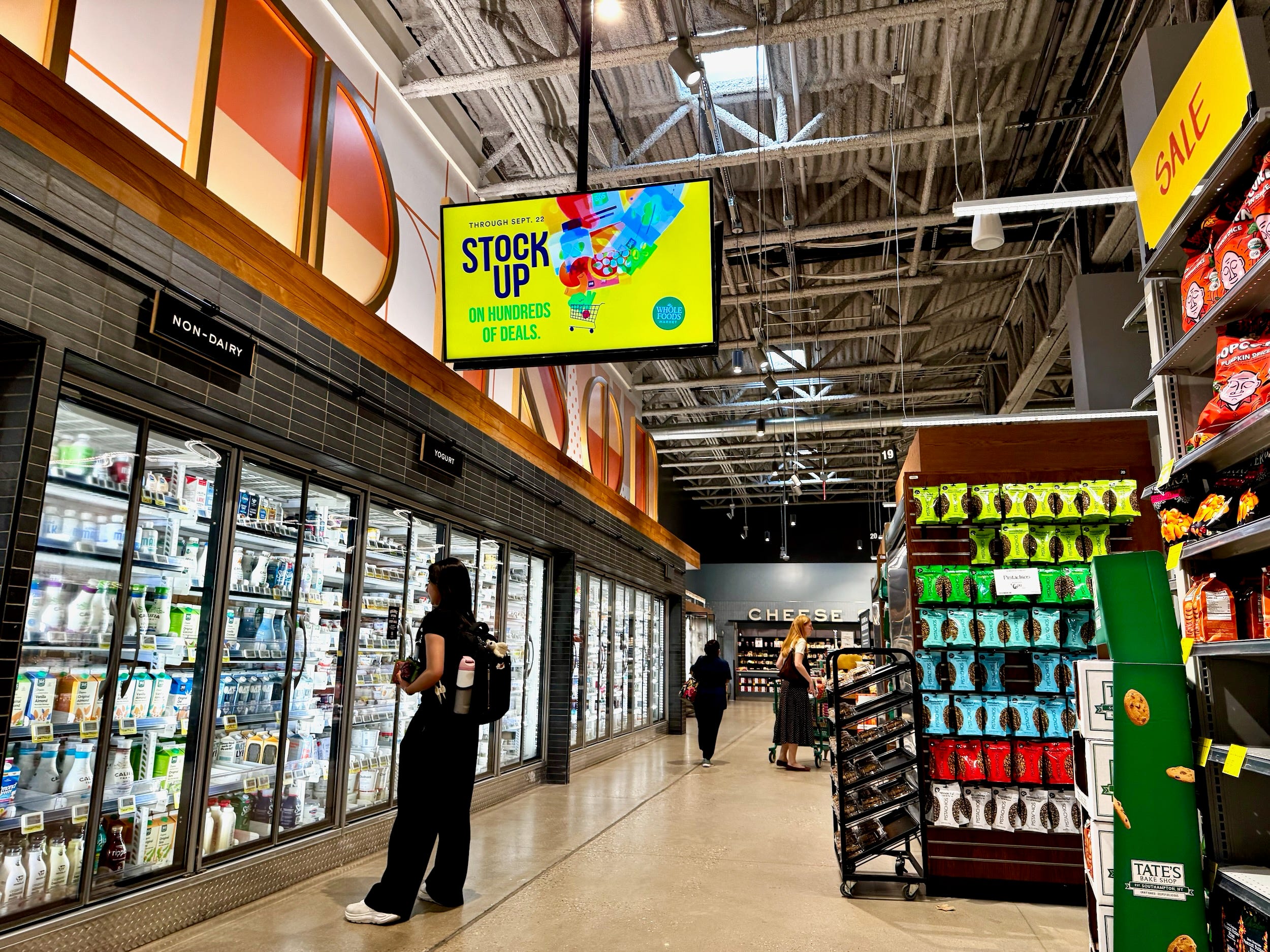 Attention shoppers: digital ad screens are about to be everywhere you look