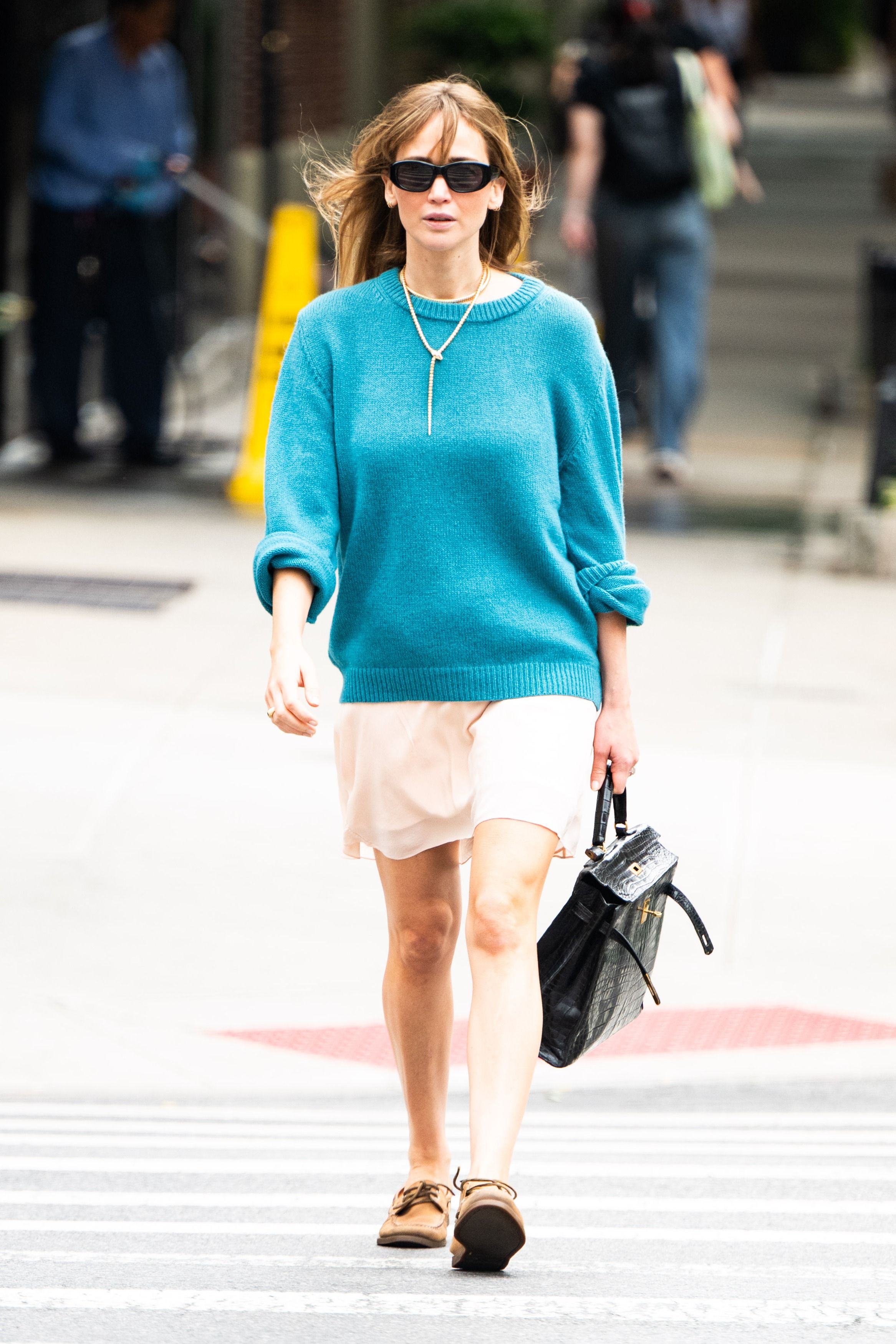 Jennifer Lawrence Nails the Transeasonal Style Formula