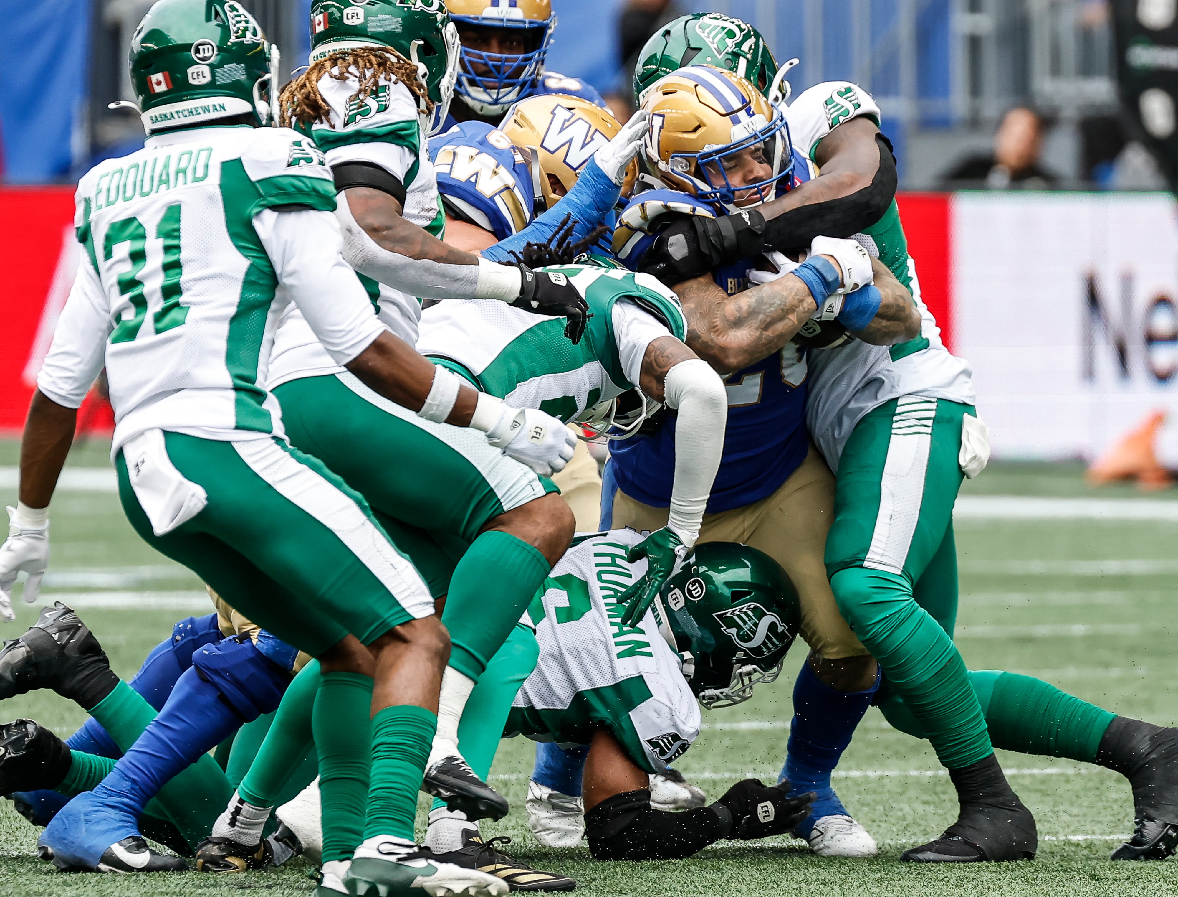 Winnipeg Blue Bombers pick Saskatchewan Roughriders apart to win Banjo Bowl 19-6