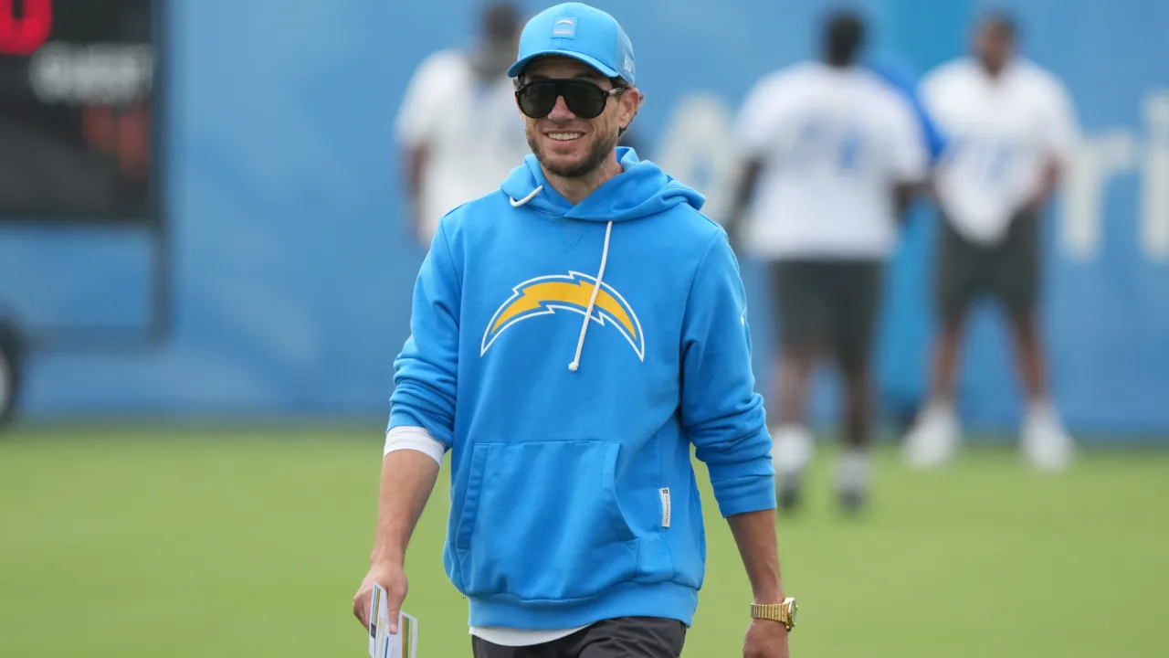 Mike McDaniel hype for Chargers for 2026 is brutal indictment on Tua Tagovailoa