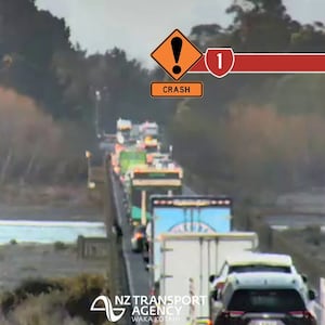 Crash blocks Rakaia River bridge and State Highway 1