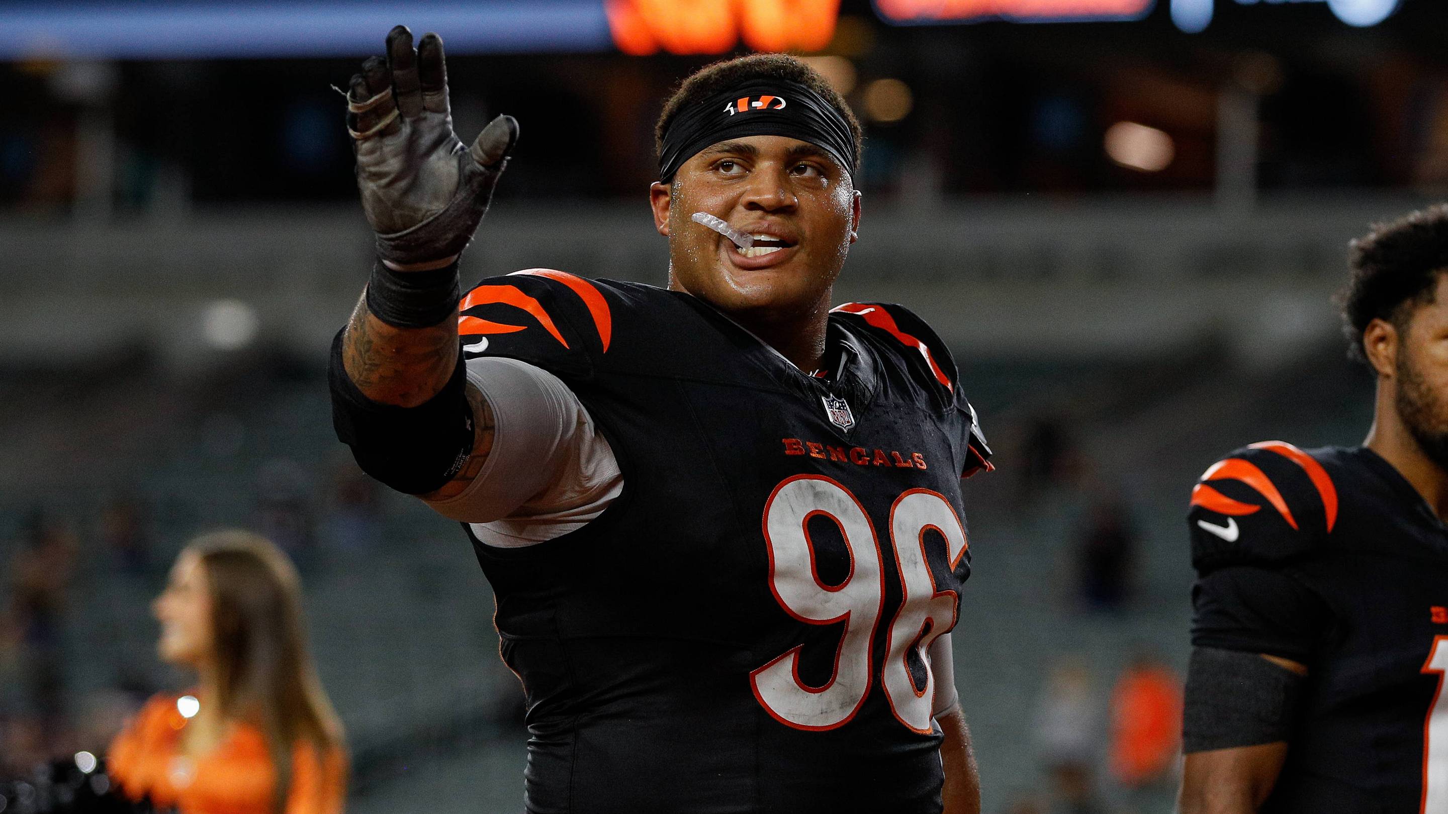 Bengals Rookie Landon Robinson Arrives for First NFL Game in Full Military Dress