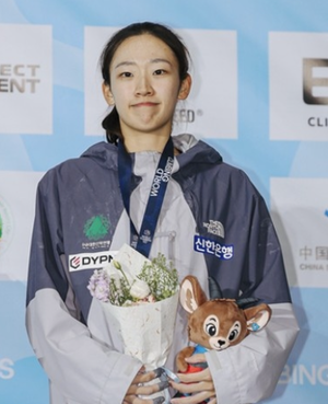 Jeong Ji-min wins two climbing bronzes