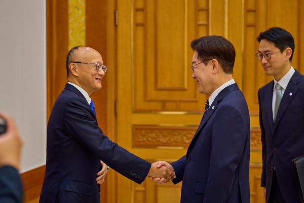 Lee, ADB Chief Discuss Cooperation on Critical Minerals