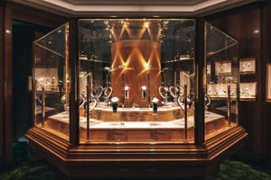 Discover the exclusive world of intricate hand-made watches in Geneva