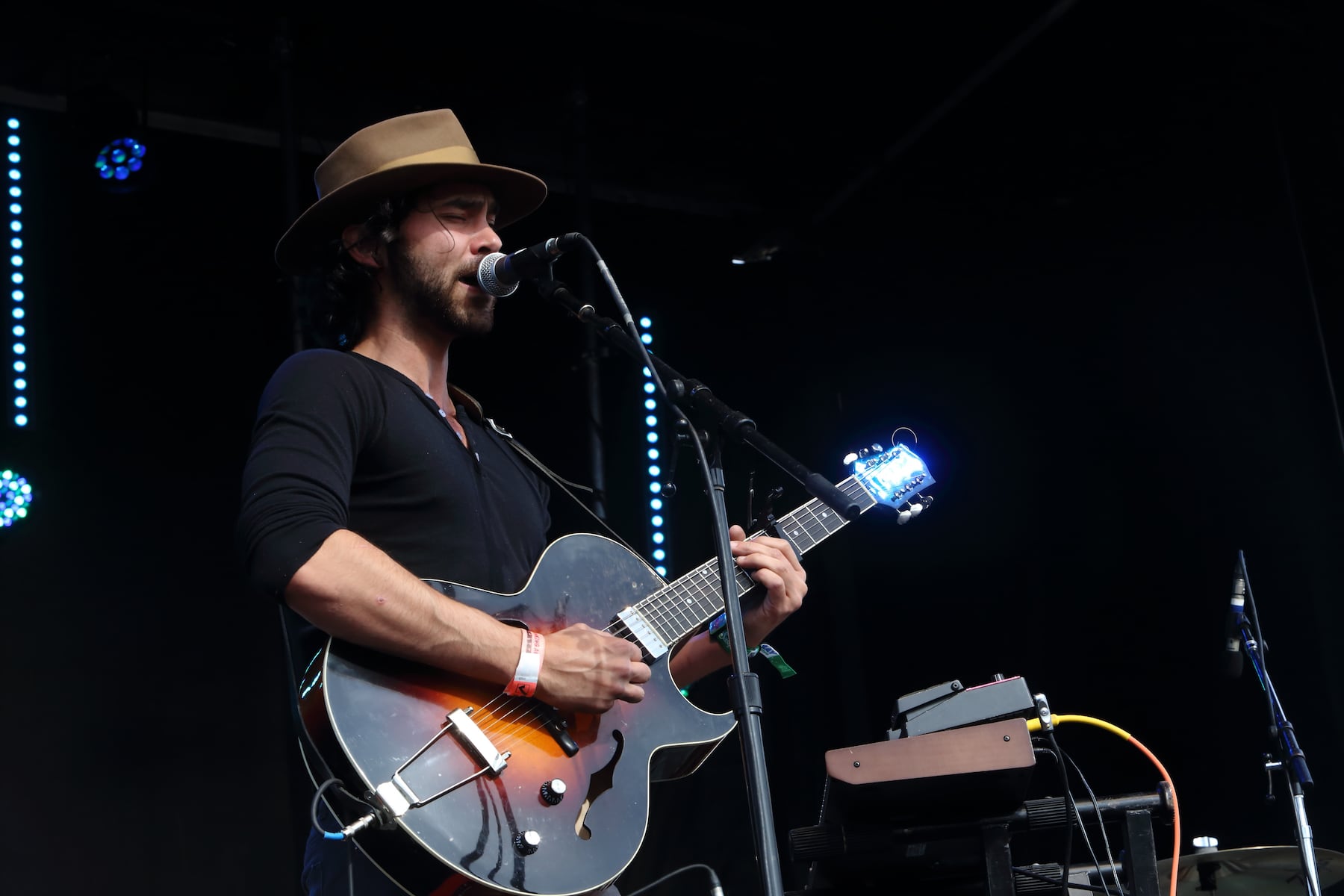 Country music fans praying for singer after he postpones tour due to death in family