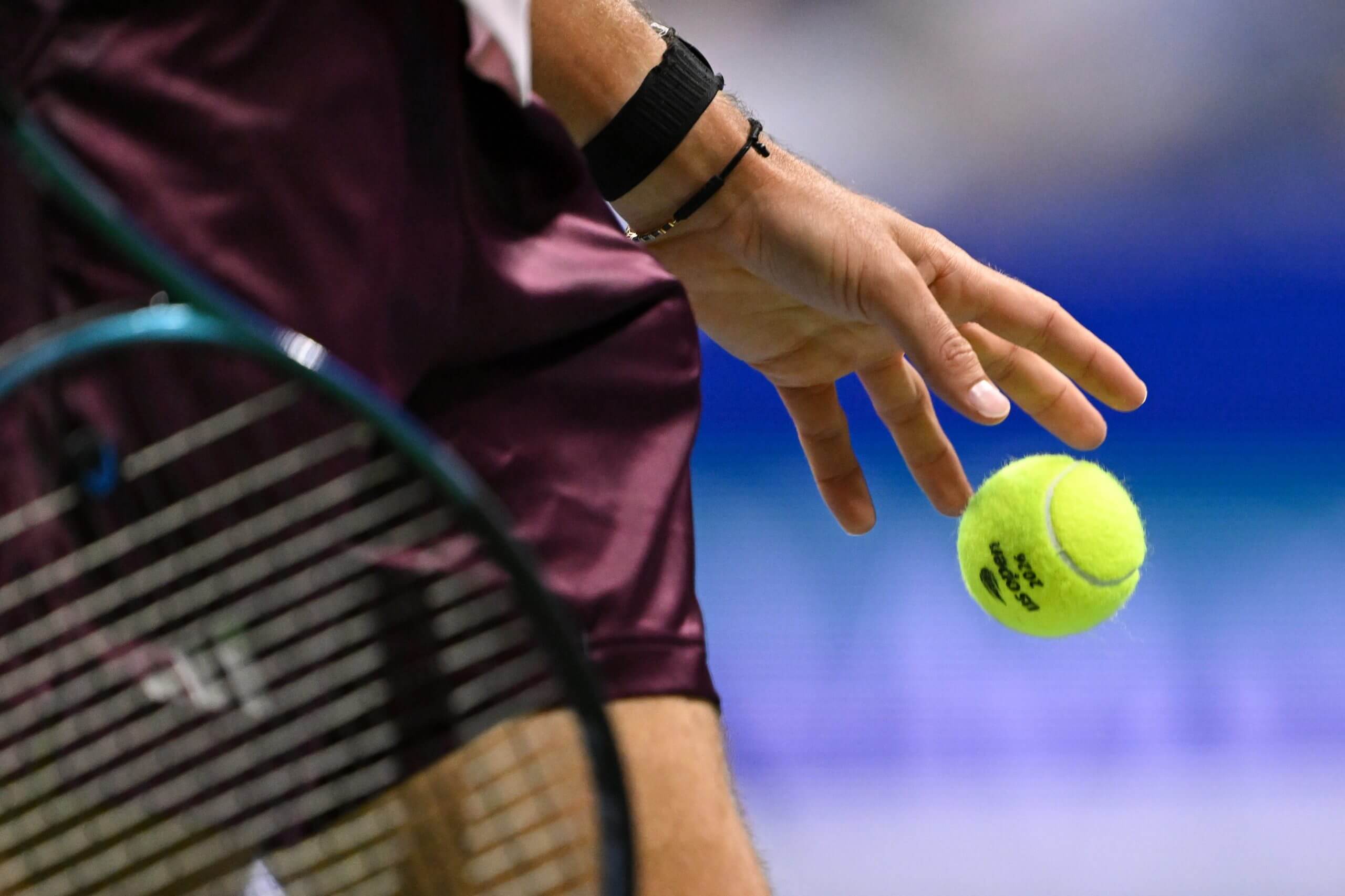 At the U.S. Open, interminable ball bouncing and a debate about the serve clock