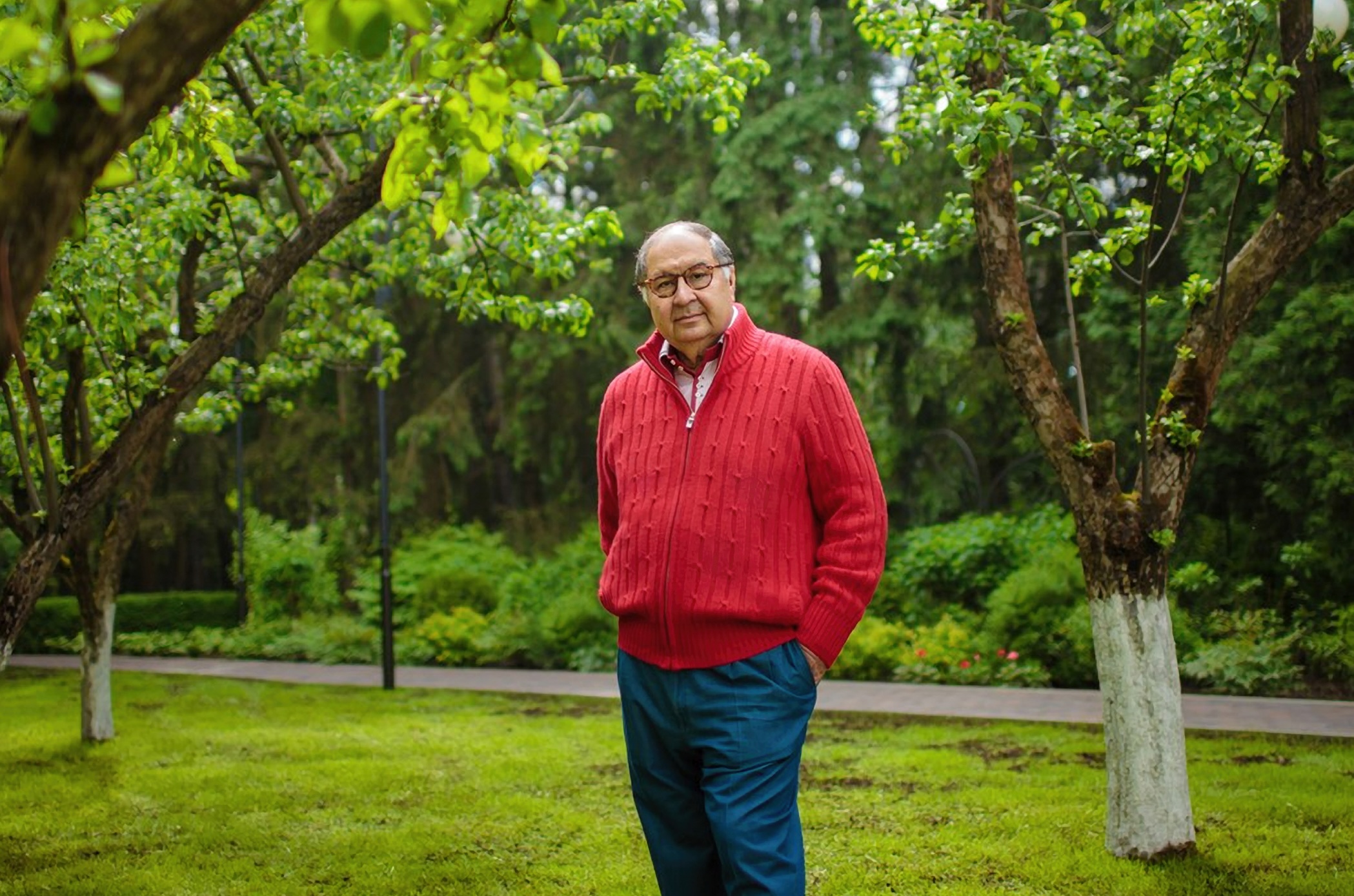 EU extends Russia sanctions for one week only, after France insists on delisting Usmanov