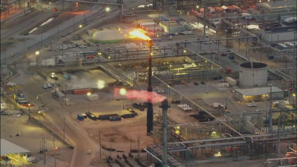 Negotiations resume amid monthslong lockout of union workers at BP refinery in Whiting, Indiana