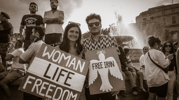 Iran: Ongoing Unlawful Execution Campaign Against Protesters