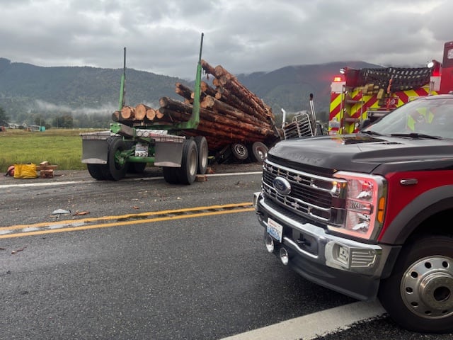 SR 530 blocked near Arlington after crash involving log truck