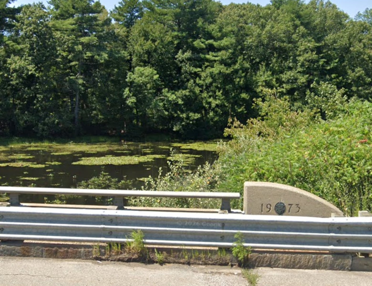 Man dies after canoe overturns in Central Massachusetts pond
