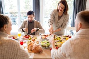 Is eating weekend meals at different times than the week bad?
