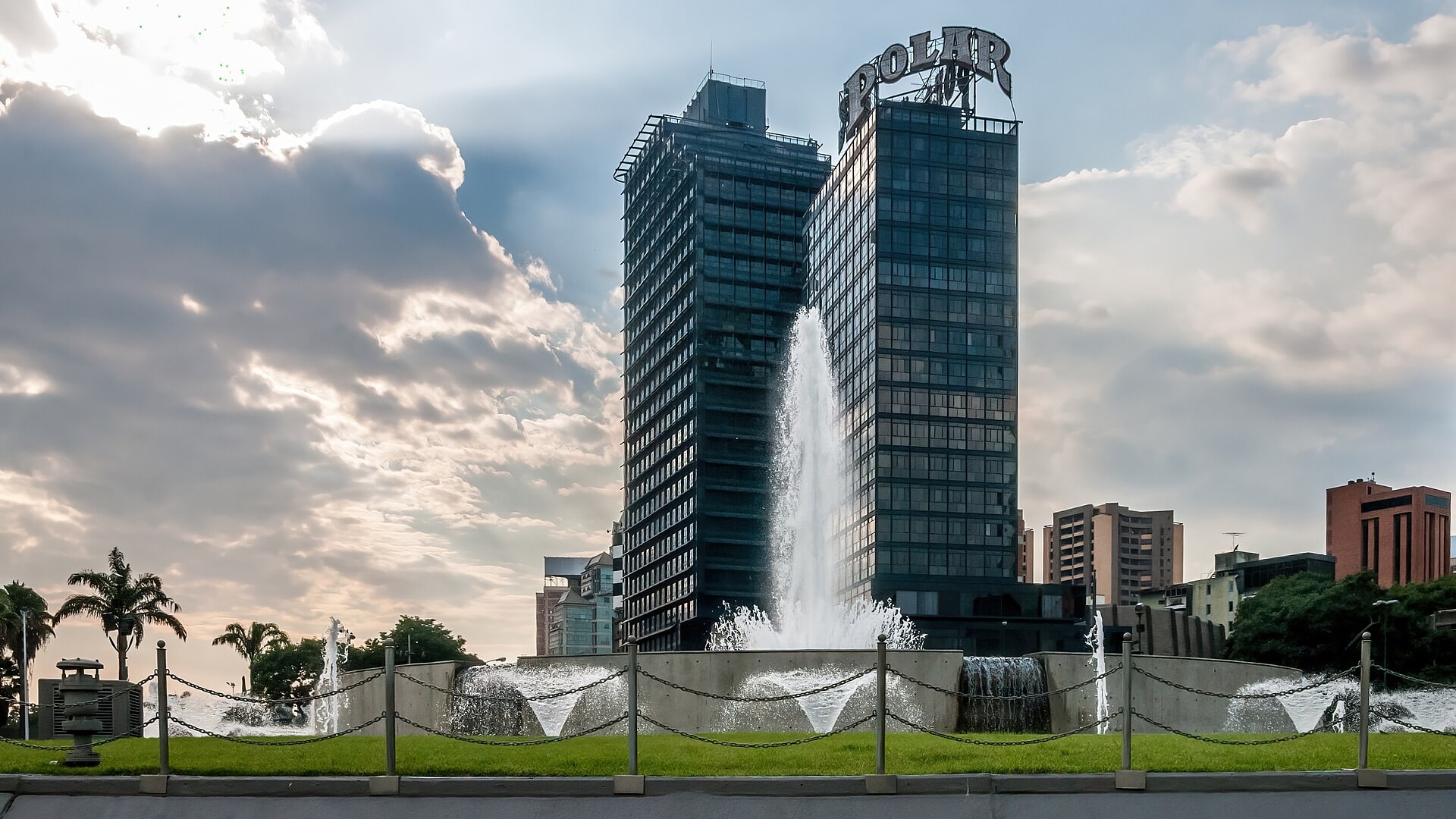 Venezuela’s dollarization proposal gains traction as inflation tops 500%