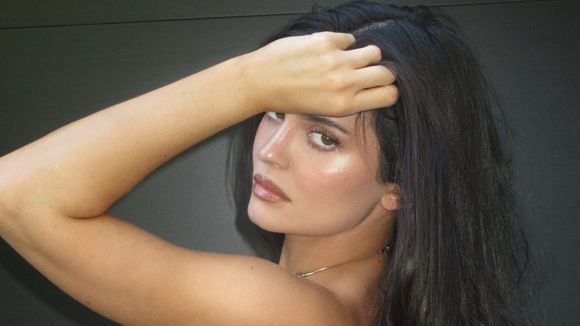 Kylie Jenner flashes sideboob in backless chain metal top while celebrating ‘last week of summer’