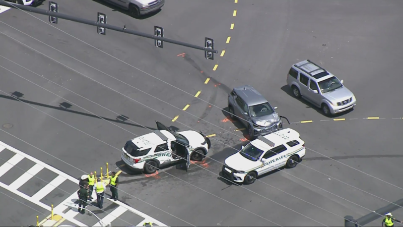 Polk County deputy injured in Lakeland car crash