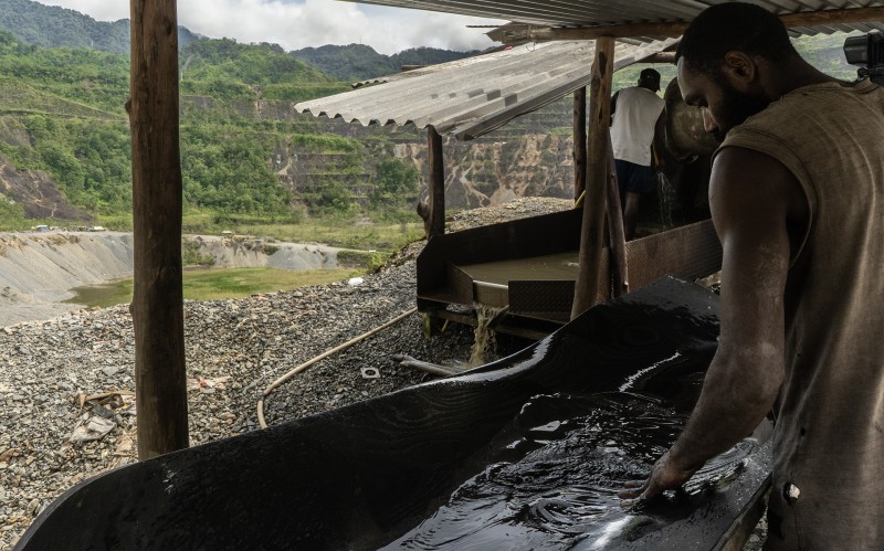 Two Shot, Several Arrested in Clashes Over Papua New Guinea Mine