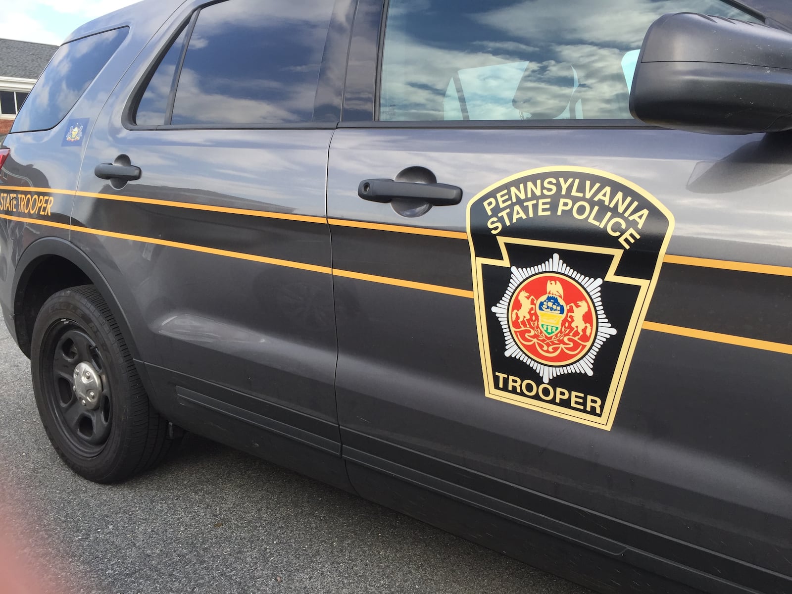 Man who worked for Pa. hockey team charged with sexual abuse of children