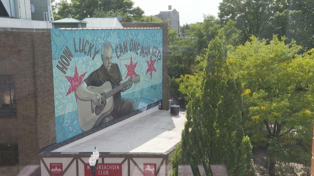 New mural pays tribute to John Prine on Old Town School of Folk Music building