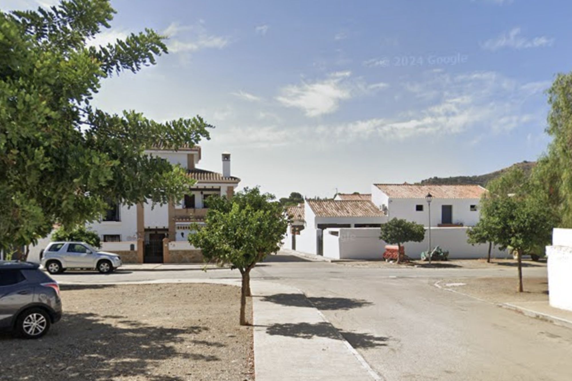Woman arrested after man shot dead in middle of Costa del Sol street as children left fearing for their lives