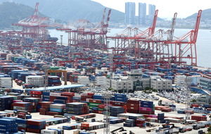 Container shipping costs to Middle East extend gains in Aug. amid conflict