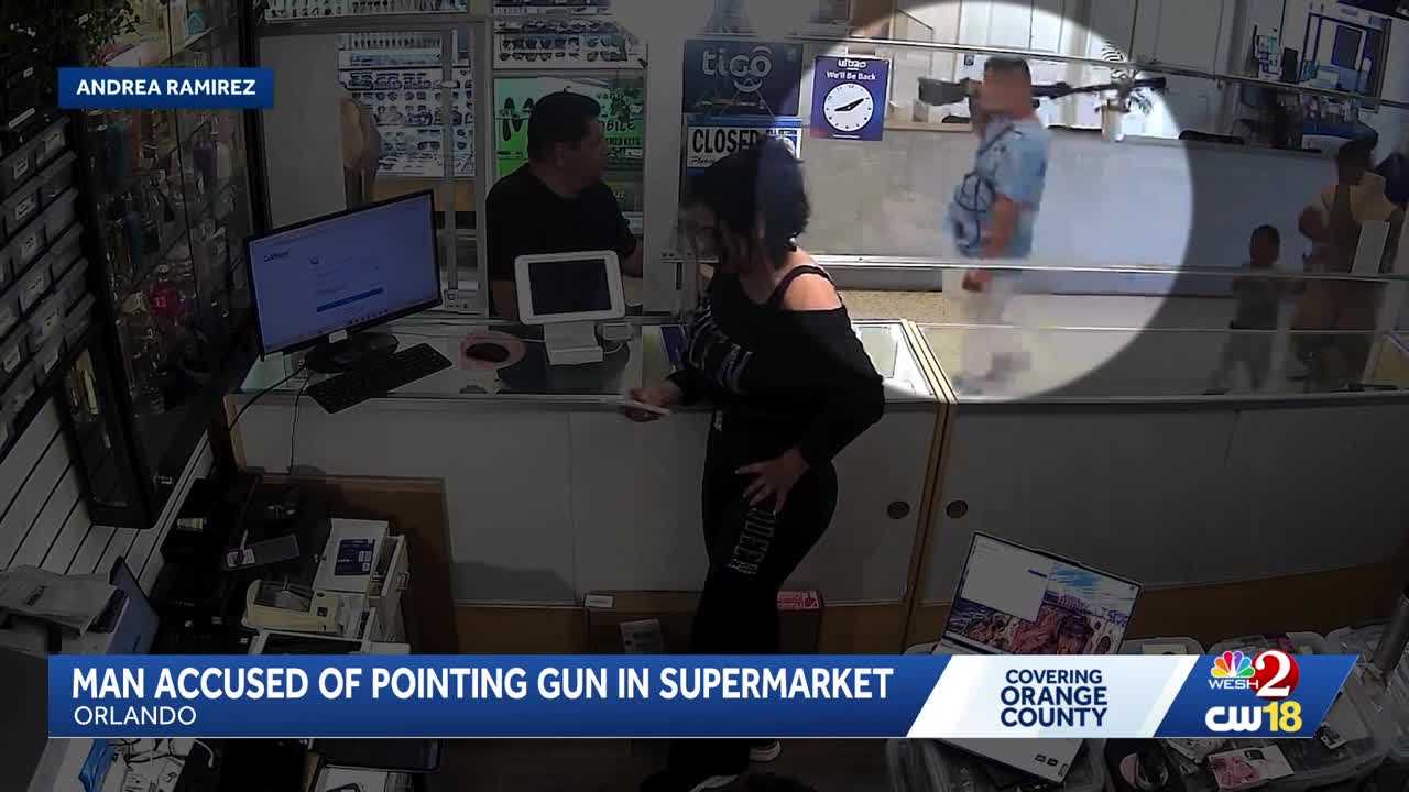 Man accused of pointing rifle at shoppers, employees inside Orlando supermarket