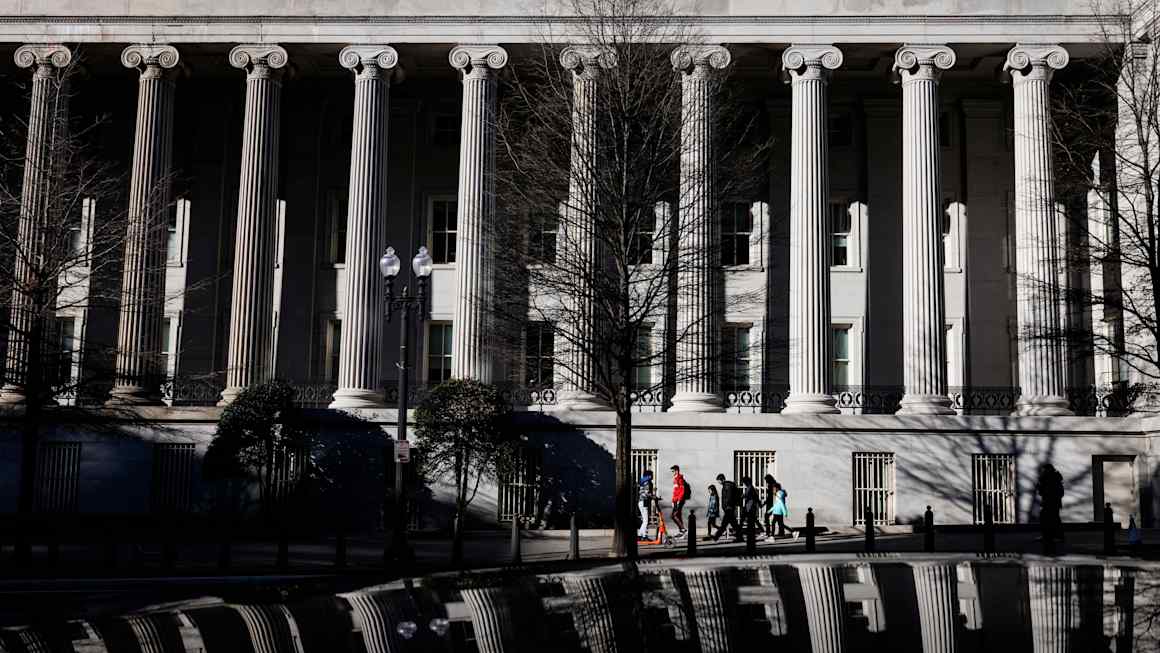 Foreign investors prefer US stocks to Treasuries as debt worries grow