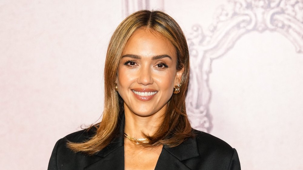 Jessica Alba Wore This California-Cool Layer for Fall — Copy It Now