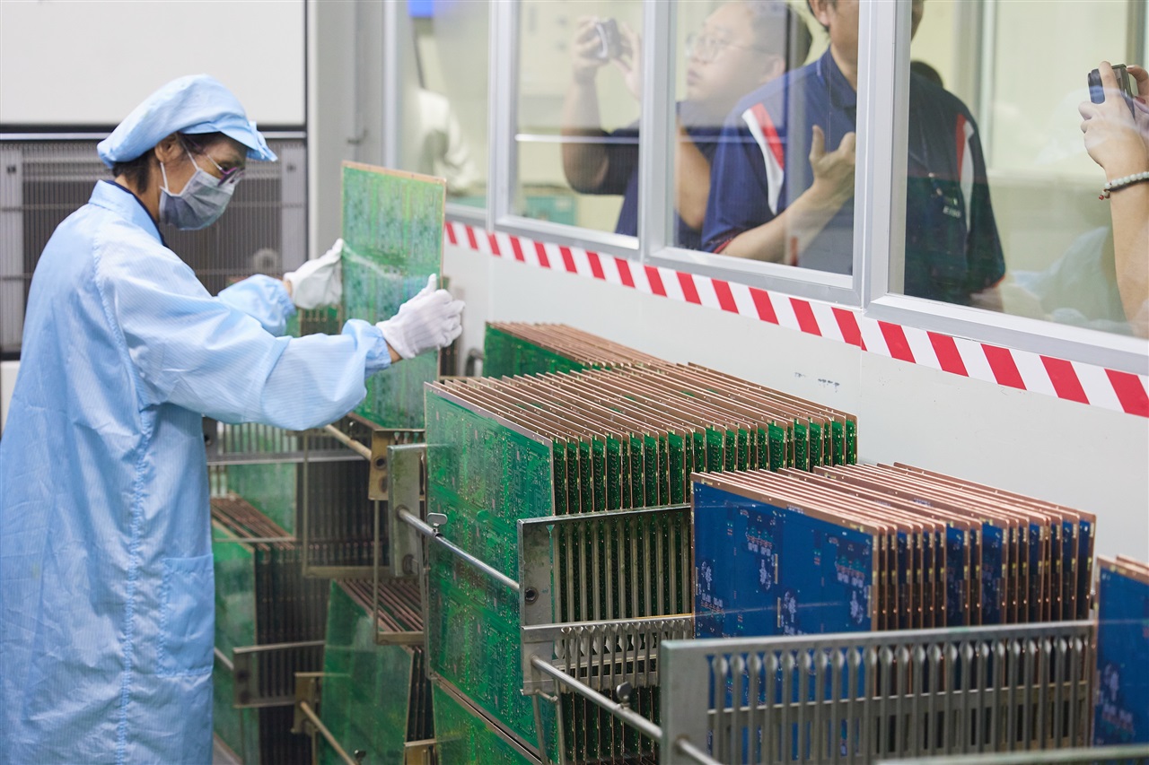 AI server tracker: CCL makers outpace PCB and substrate suppliers as server demand grows