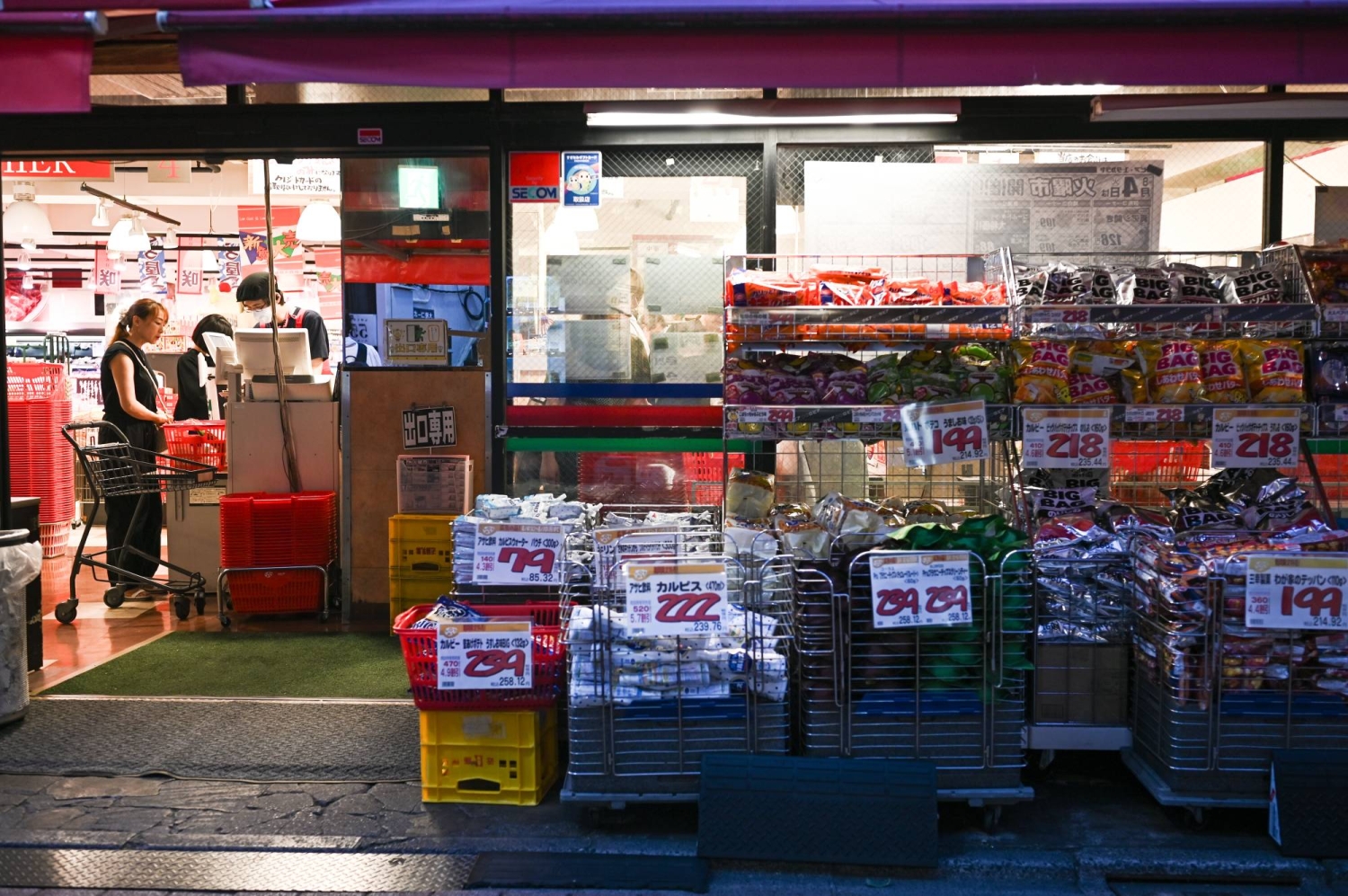 Cabinet to approve outline of two-year consumption tax reduction for food products