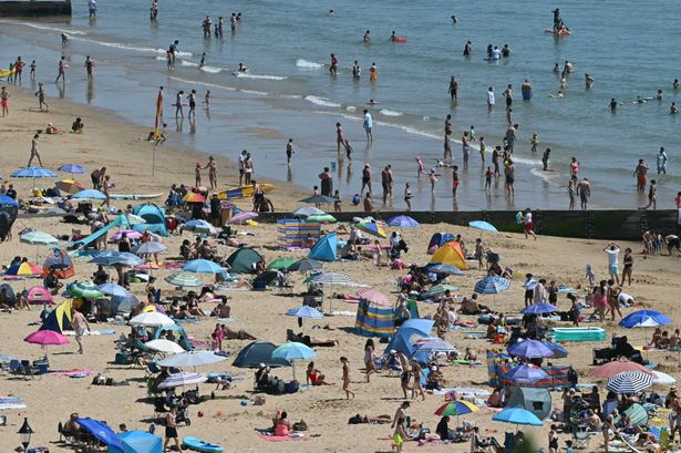 UK weather maps turn volcanic red for next 29C heatwave with 7 regions above 27C
