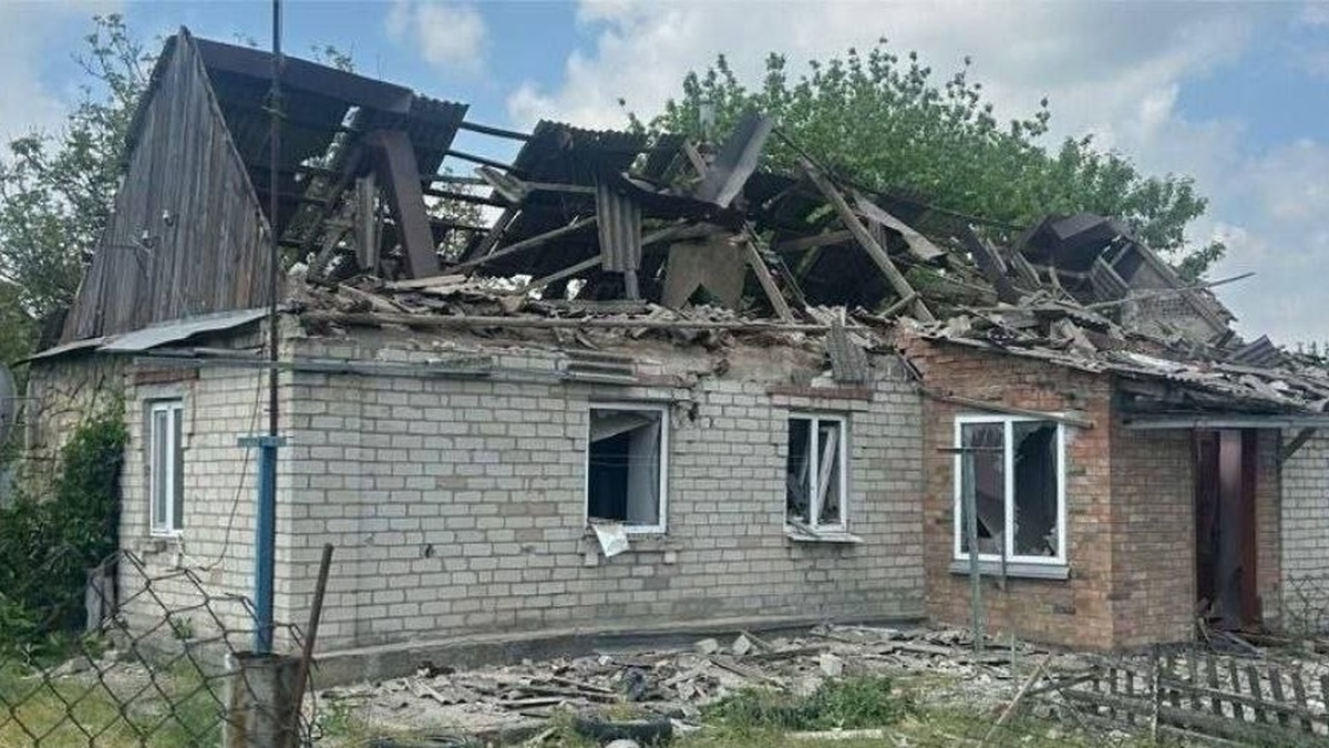 Russia attacks Zaporizhia region, killing 2, injuring 1