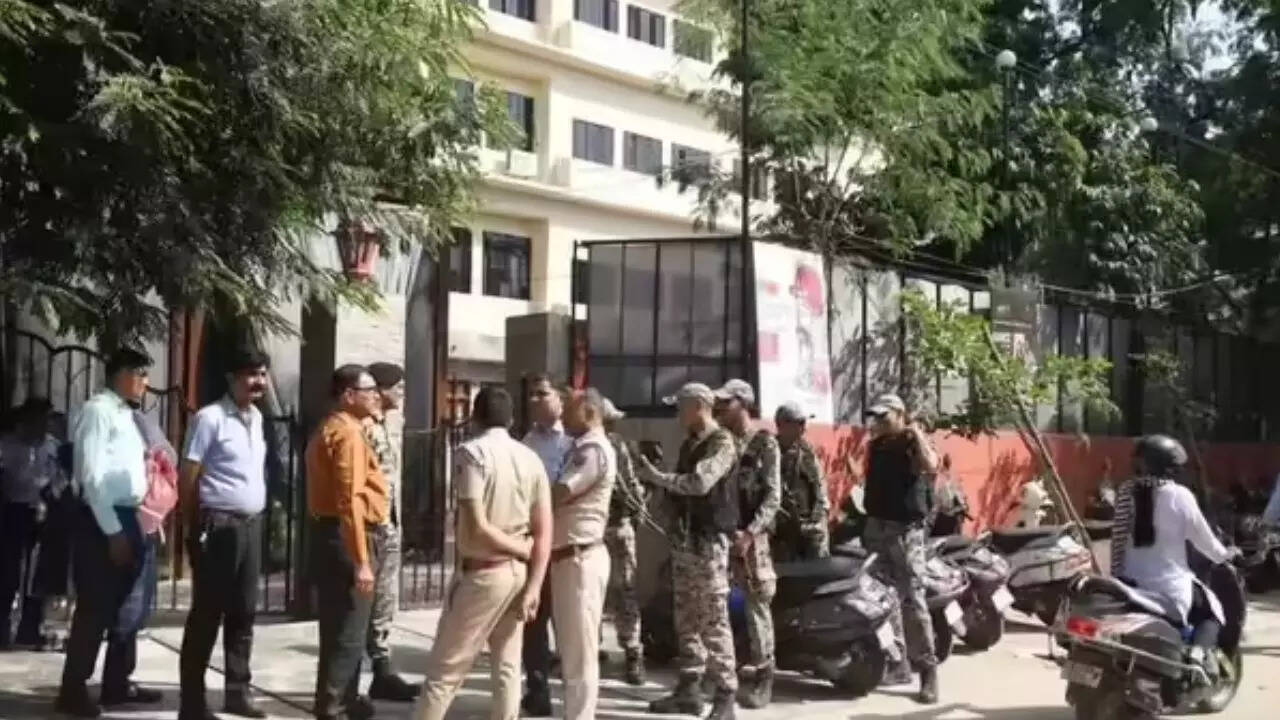 ‘29 Sept tak metro mein safar na karein’: Multiple Delhi schools receive bomb threats