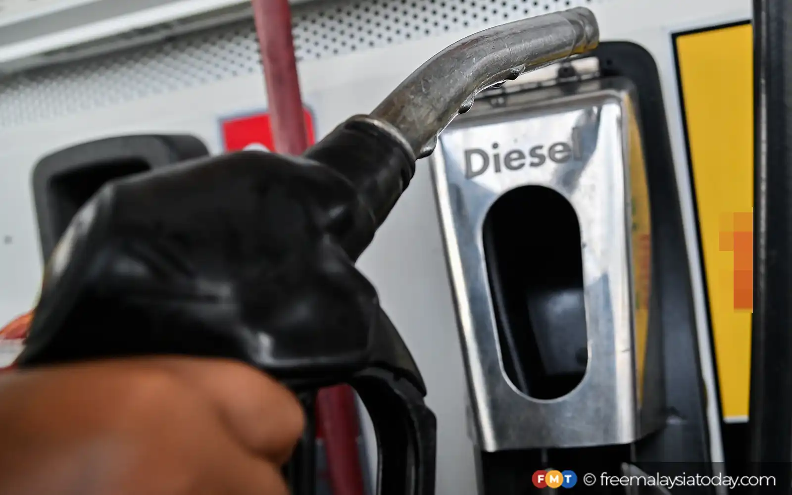 US diesel price hits new record high in blow to Trump