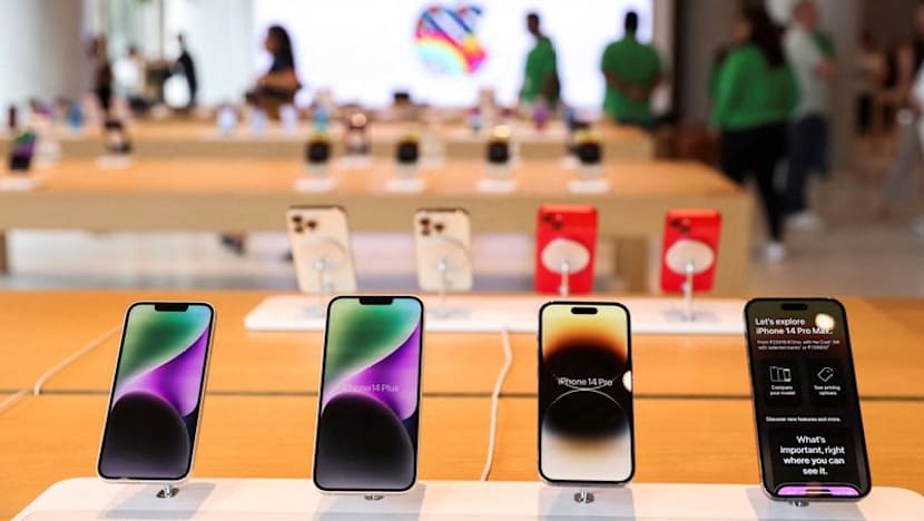 Exclusive-Indian consumer regulator escalates probe into Apple's software warranty terms