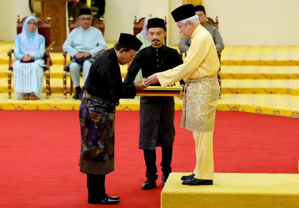 Negeri MB insists has no unilateral power over Yang Di-Pertuan Besar, but stays silent on alleged proclamation signing