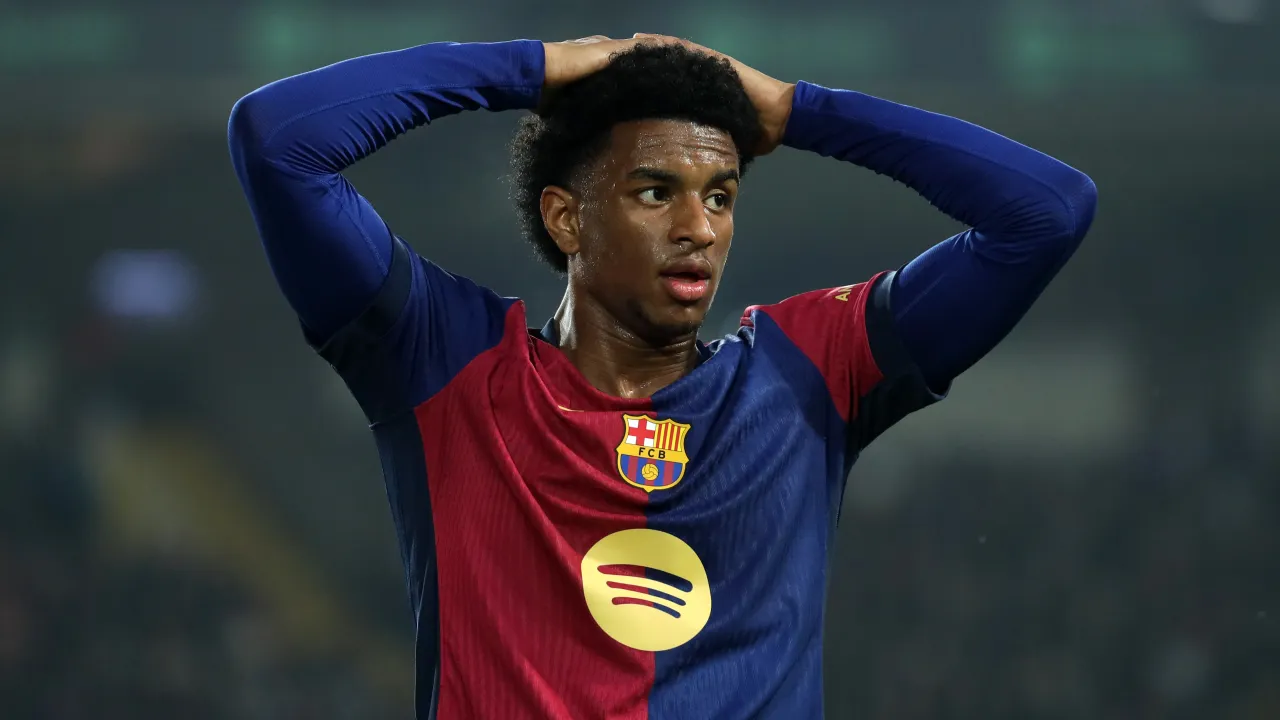 Manchester United keeping tabs on move for Barcelona left-back