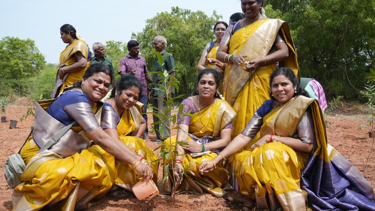 Engineering college alumni donate water purifier