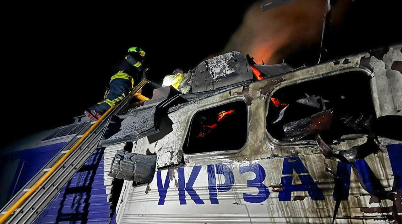 Ukraine's foreign minister urges partners to help with locomotives after Russia hits 500