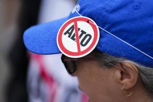 Quebec's farmers union is calling on Ottawa to suspend Alto high-speed rail project