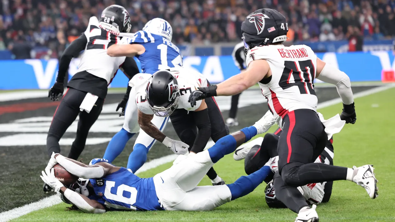 Falcons' $9M versatile pass rusher suffers season-ending injury, extending never ending nightmare
