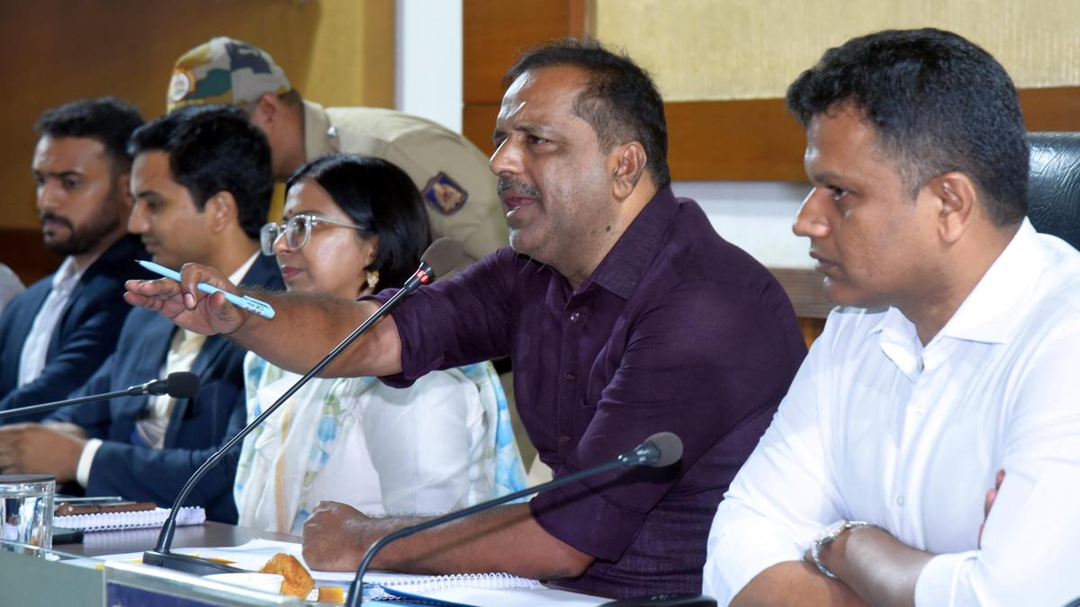 Singing two stanzas of Vande Mataram is as per State government’s order: U.T. Khader