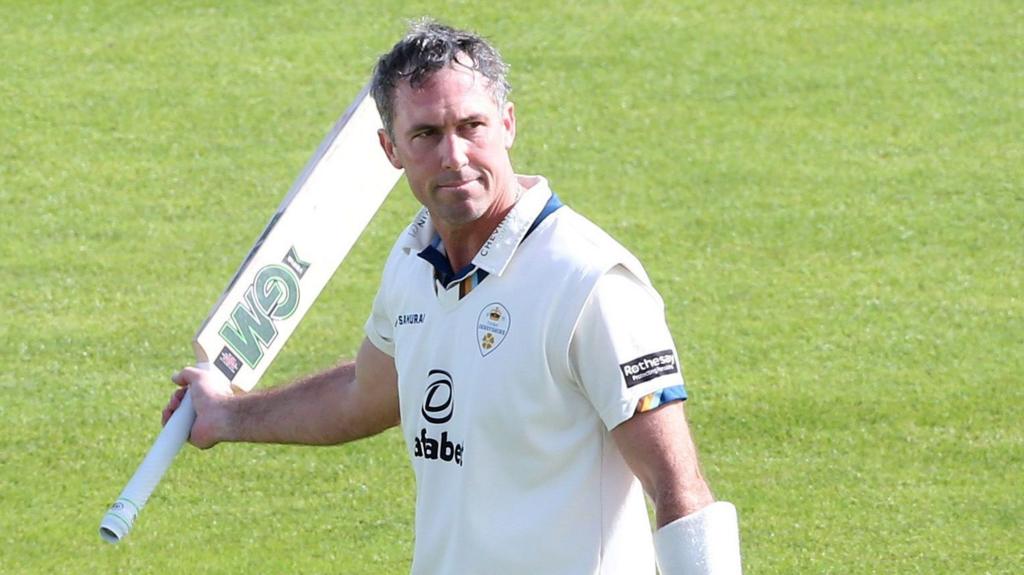 Madsen & Aitchison hit tons for Derbys at Northants