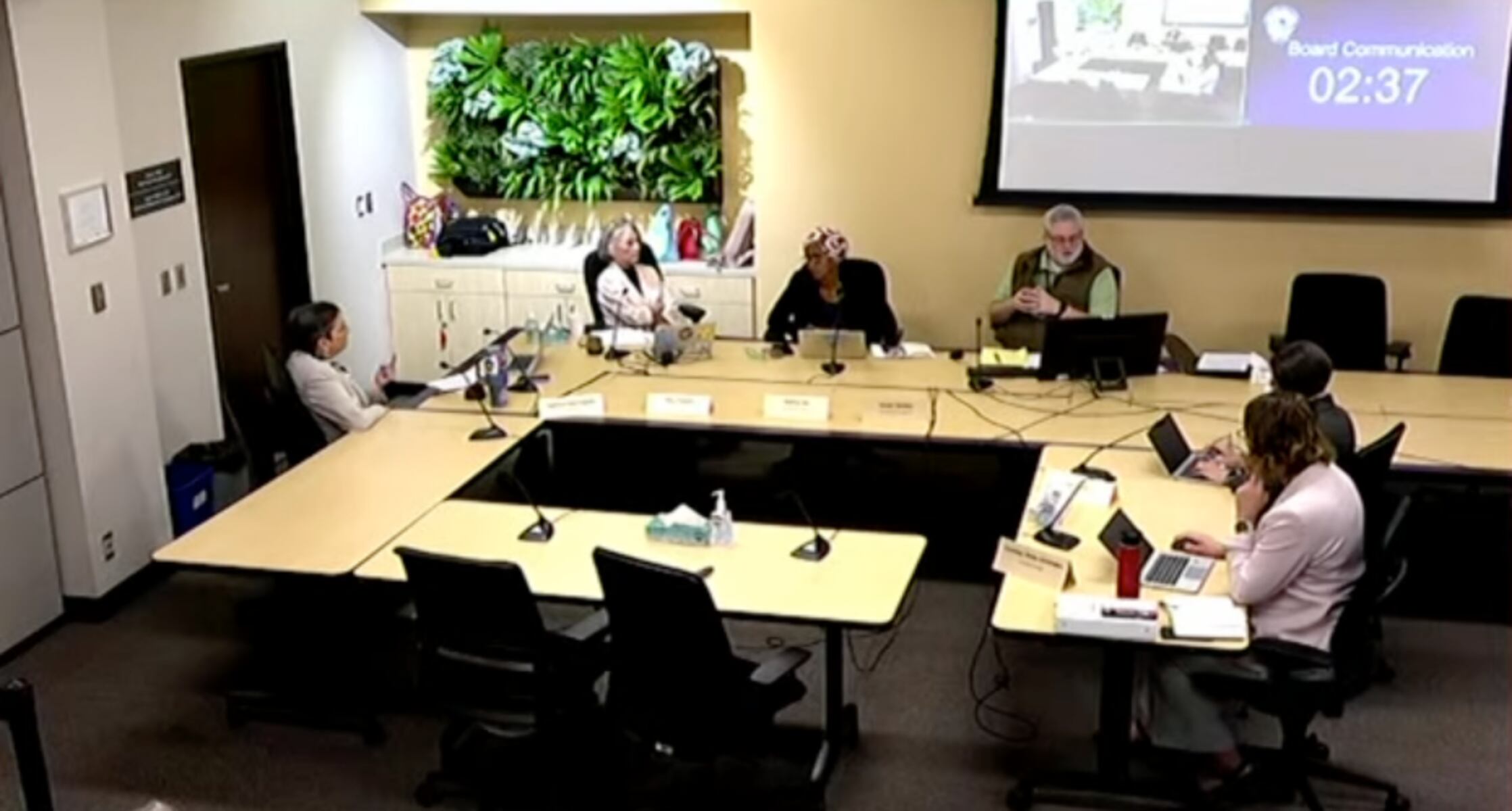 Washington County chair is caught on video flipping off colleague