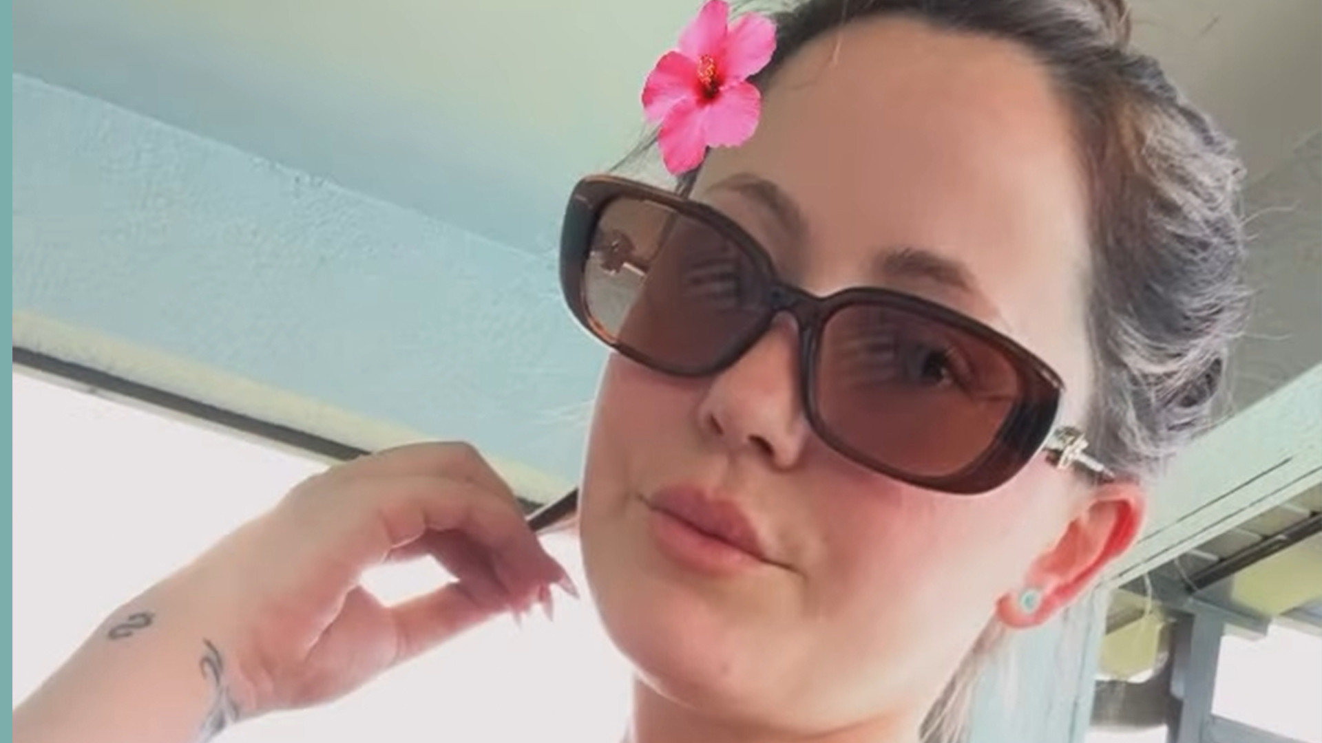 Teen Mom Jenelle Evans’ underboob slips out of black bikini top as she promotes adult site