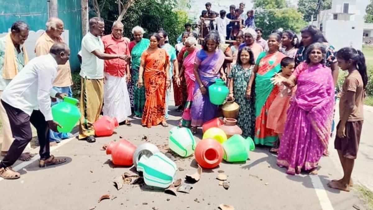 Residents protest in Tiruvannamalai against non-supply of drinking water